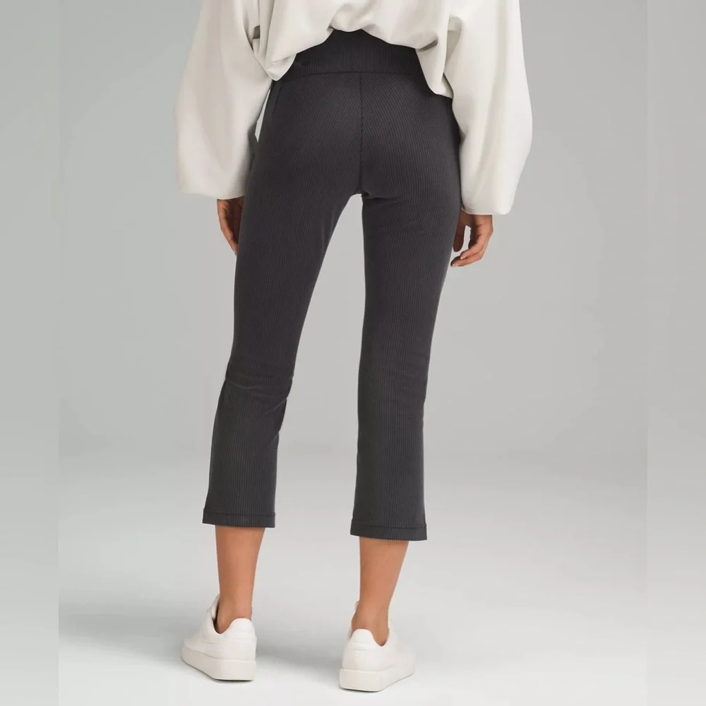 Lululemon Ribbed Softstreme Zip Leg High-Rise Crop Pant 25” - Black, Size 2 - Picture 3 of 9